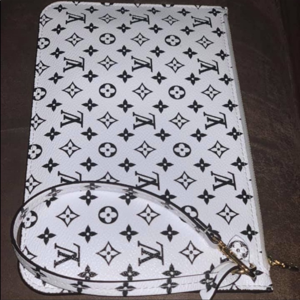 Louis Vuitton Pouchette